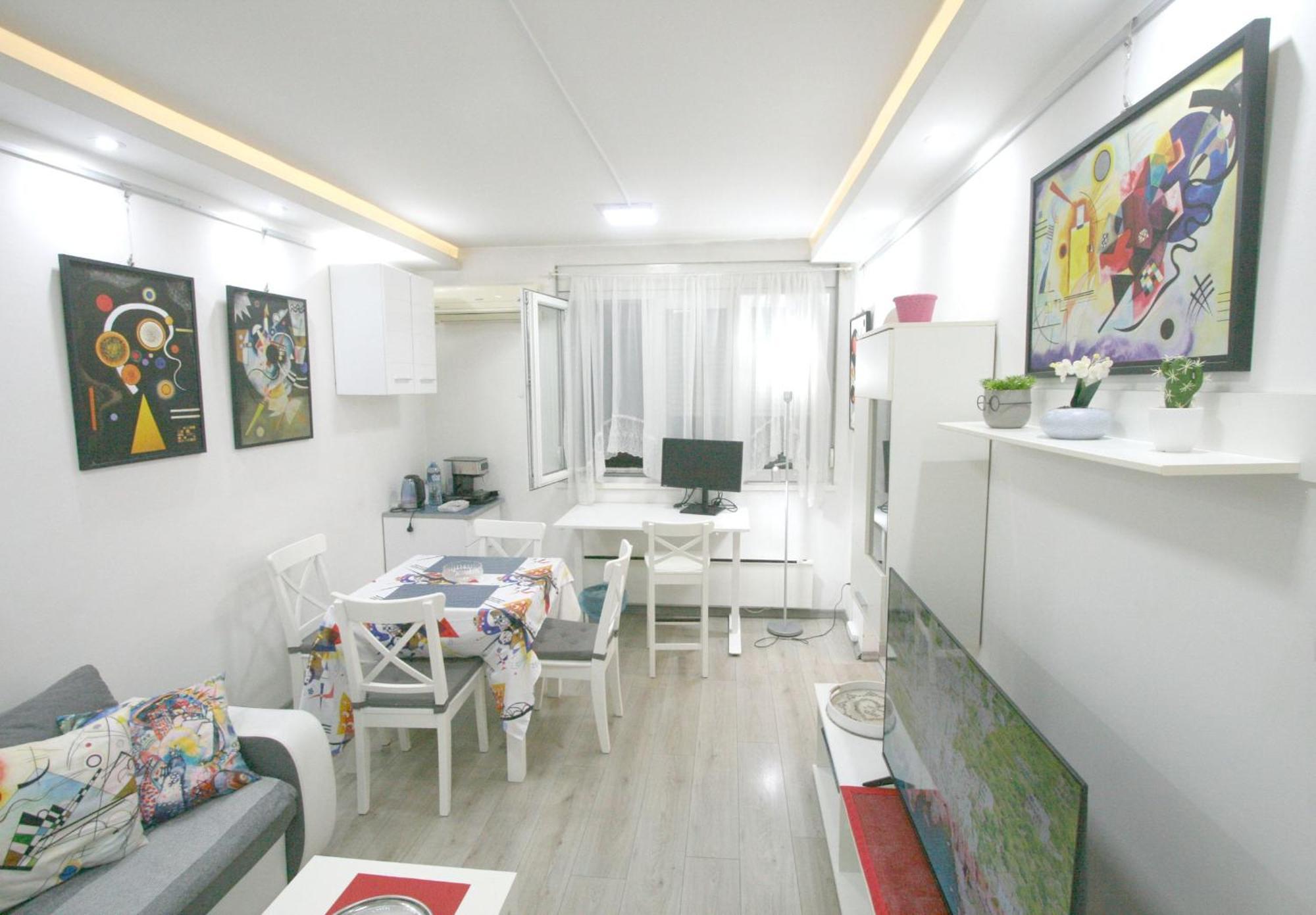 Appartamento Kandinsky Business With Workspace In Belgrade, Serbia *